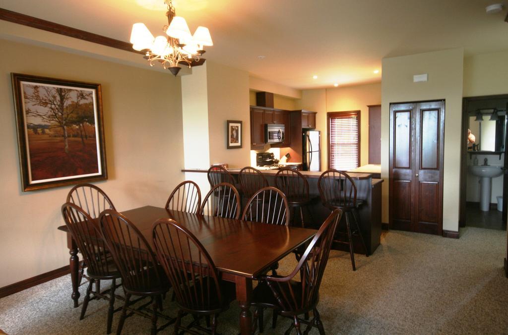Cap Tremblant Mountain Resort Mont-Tremblant Rum bild